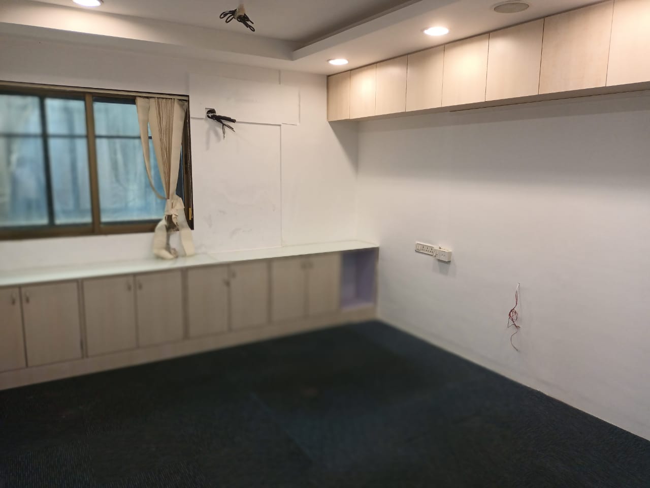 8 - Sunder Ville, Santacruz West