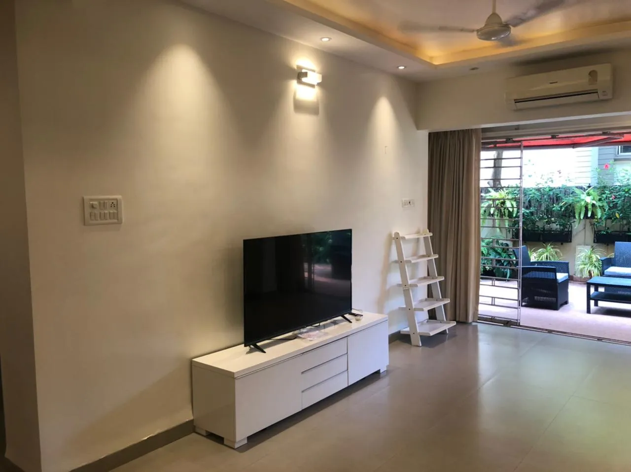 1 BHK Flats on Rent in Crescent, Bandra West