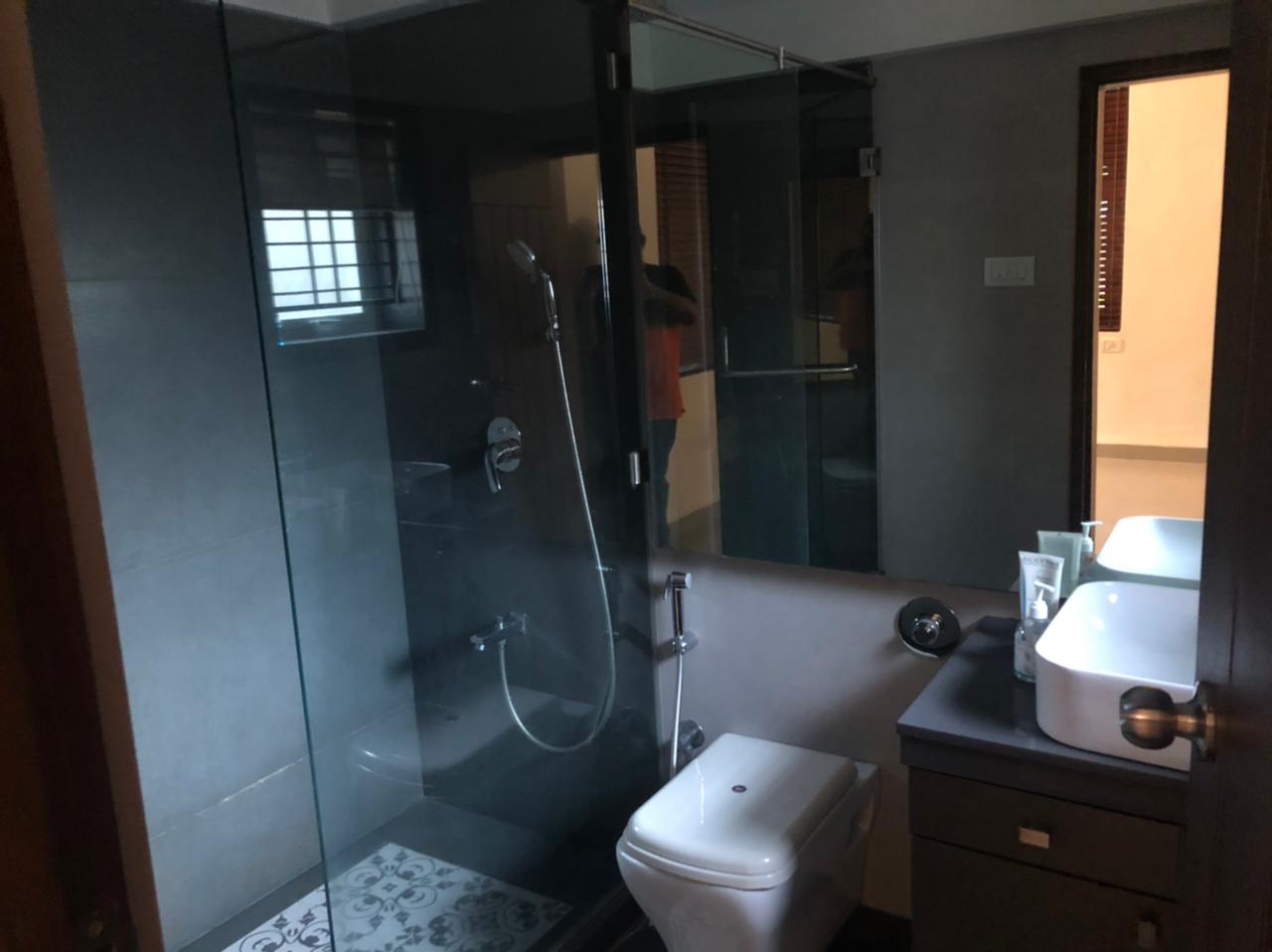 Master Bathroom - Crescent, Bandra West