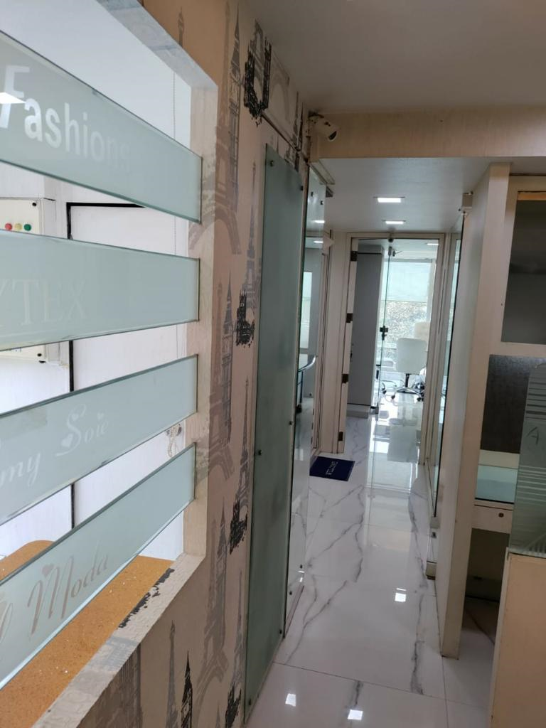 11 - Makhija Arcade, Khar West