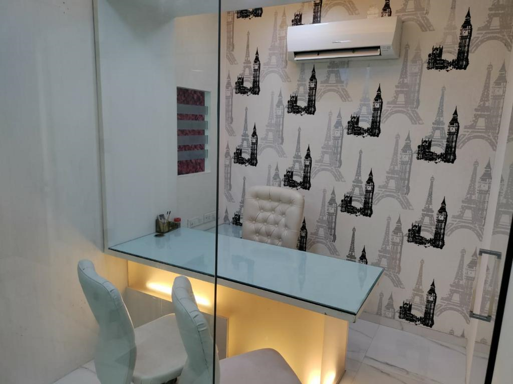 12 - Makhija Arcade, Khar West