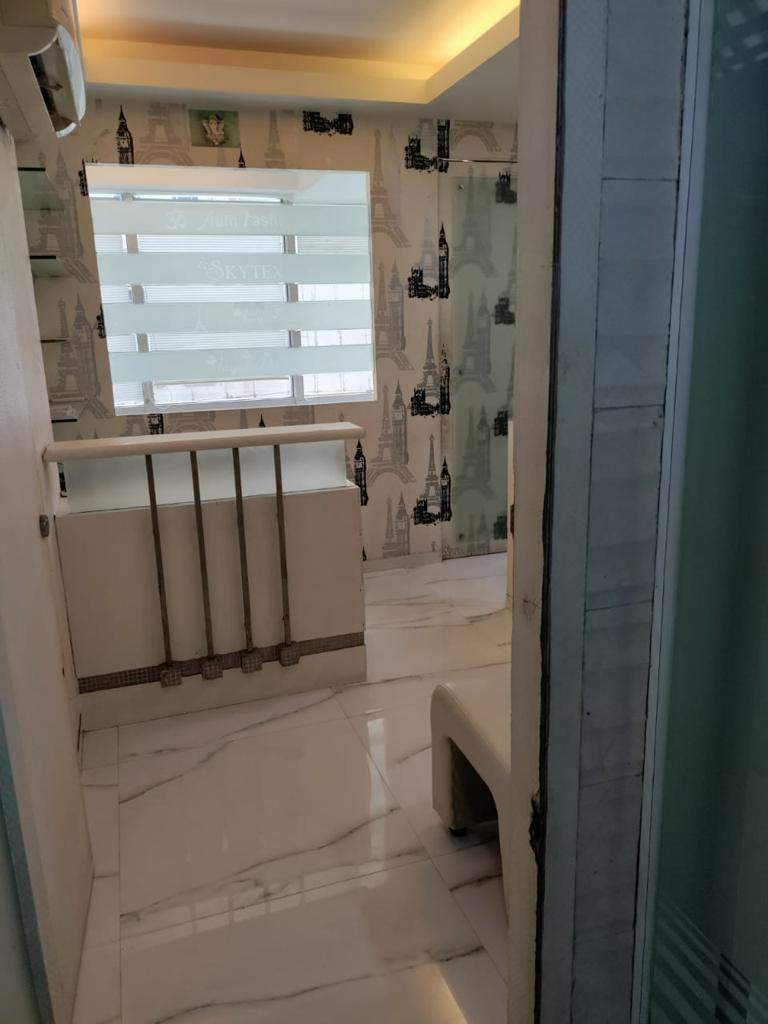 7 - Makhija Arcade, Khar West