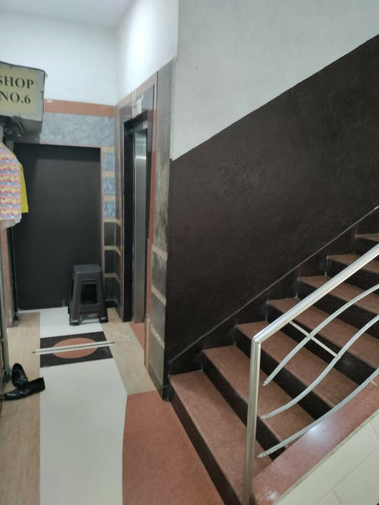 9 - Makhija Arcade, Khar West