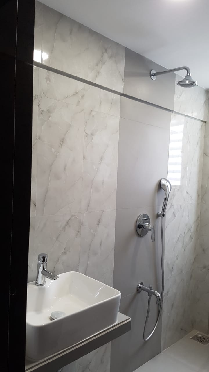 Bathroom 21 - Golden Palace, Bandra West