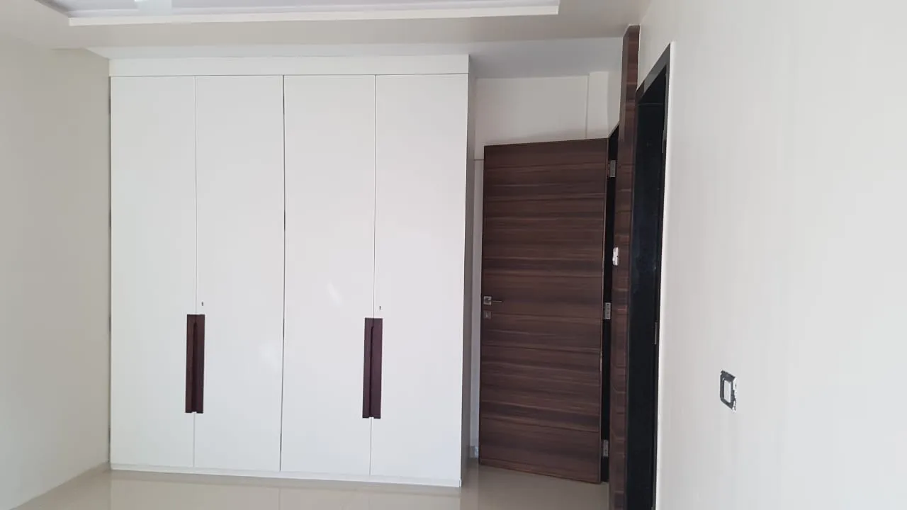 2 BHK Flats on Rent in Golden Palace, Bandra West