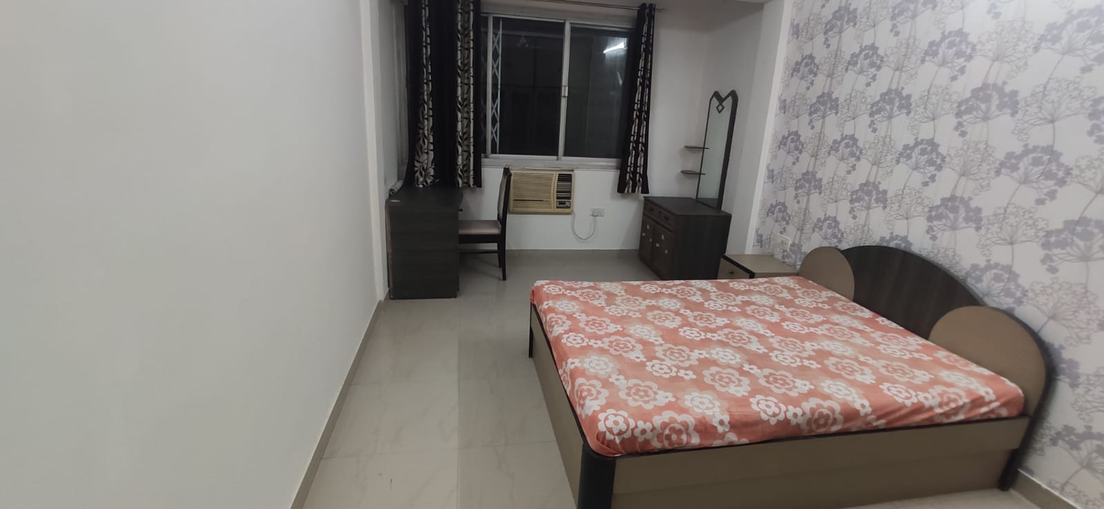 05 - Shivam Building, Vile Parle West