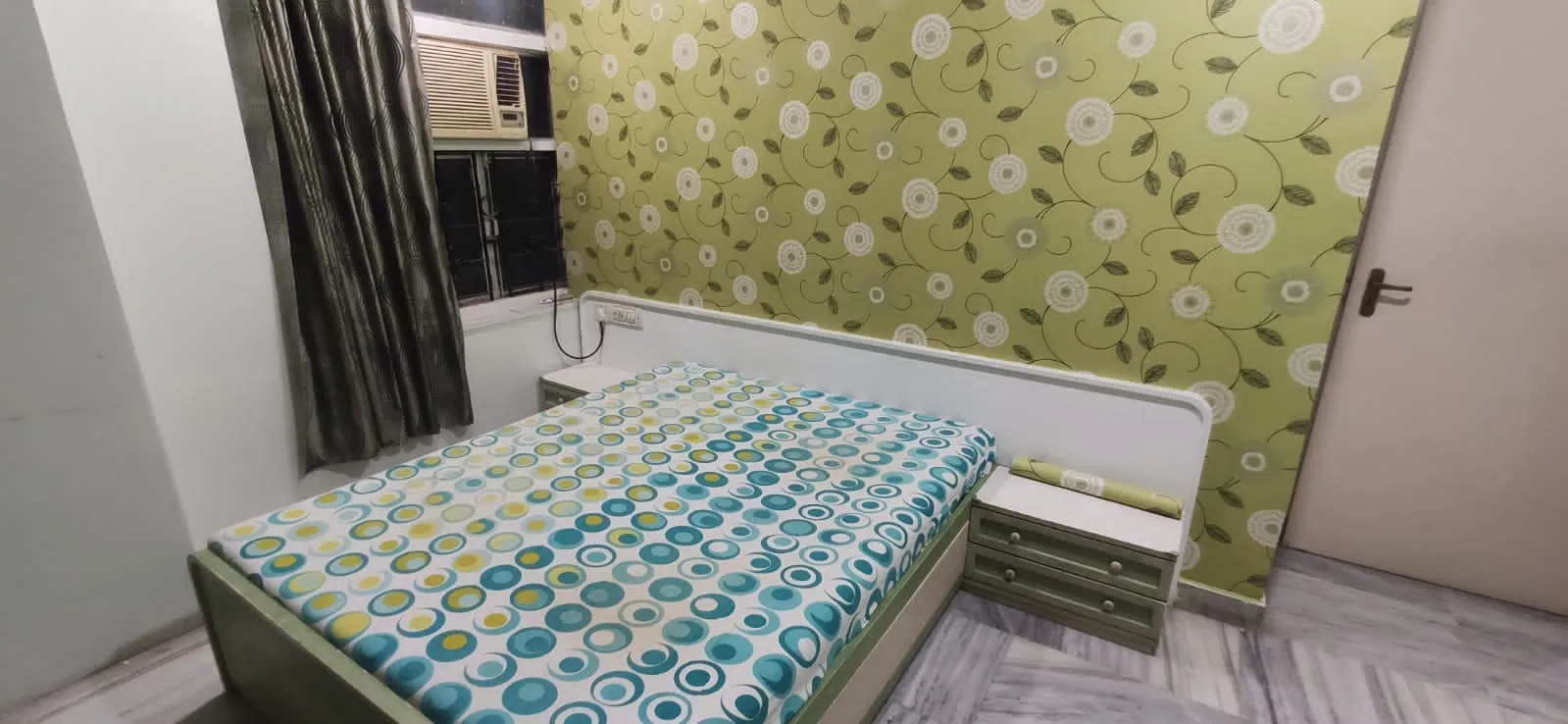 3 BHK Flats on Rent in Shivam Building, Vile Parle West