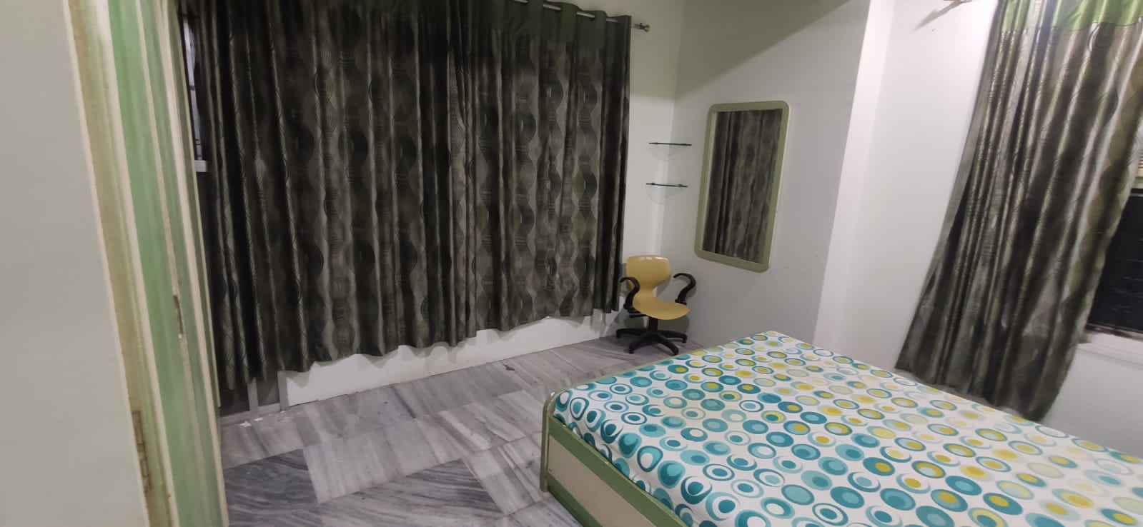 11 - Shivam Building, Vile Parle West