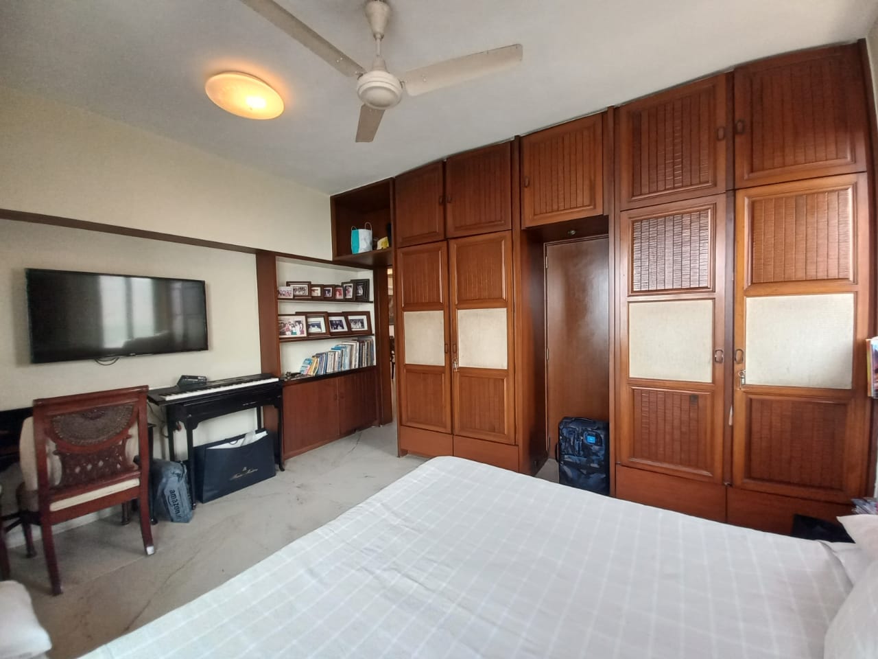 14 - Balmoral Hall, Bandra West