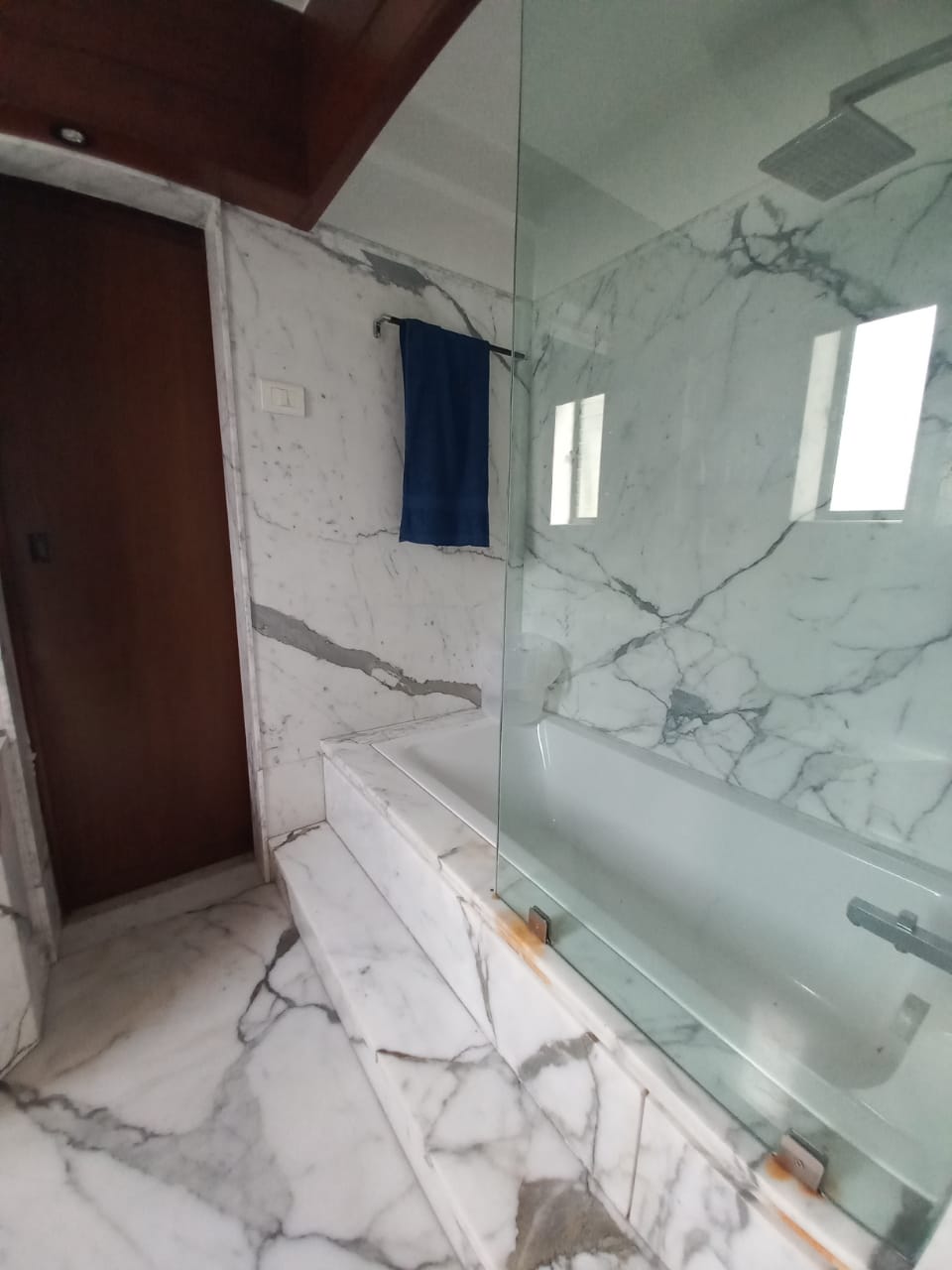 19 - Balmoral Hall, Bandra West