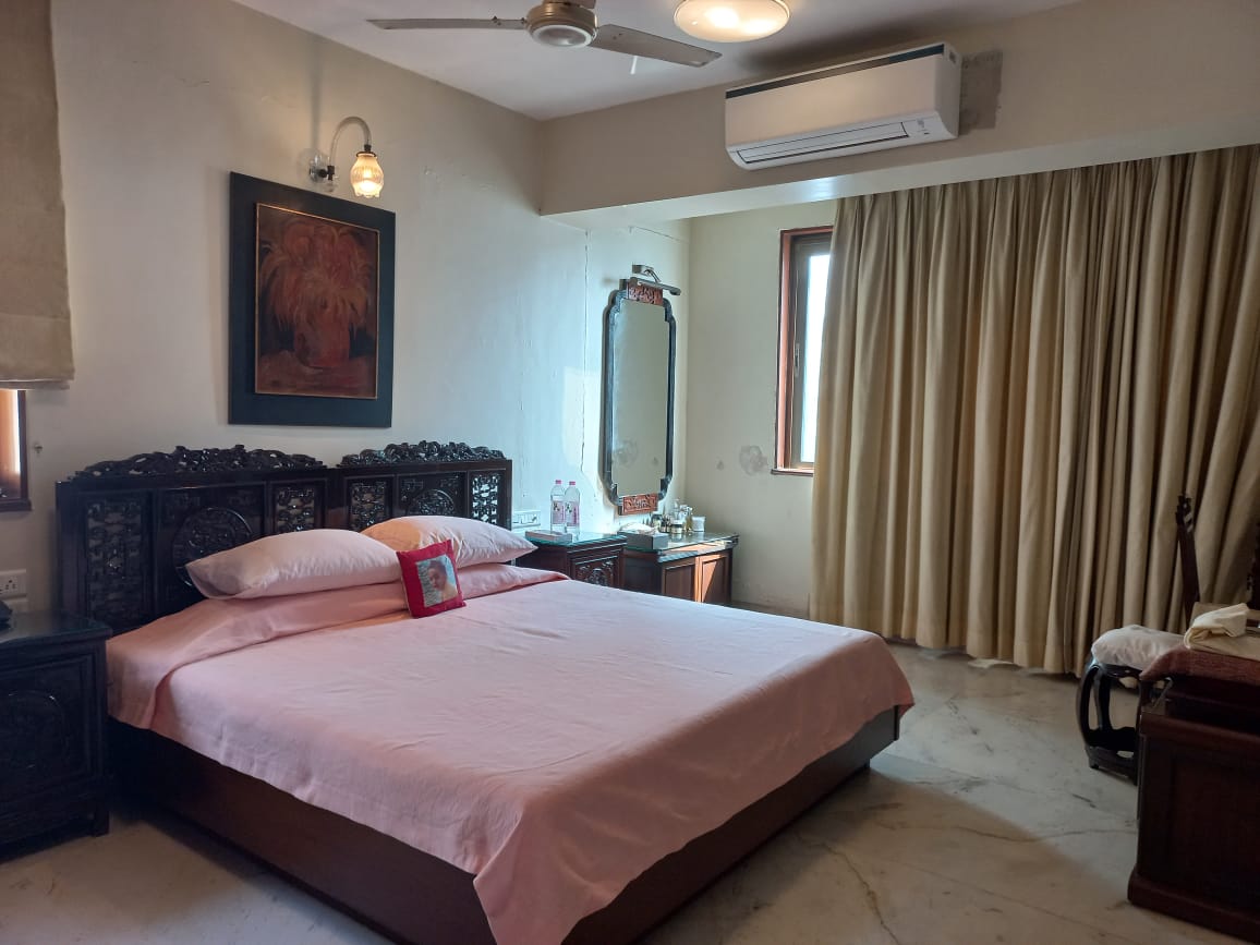 23 - Balmoral Hall, Bandra West