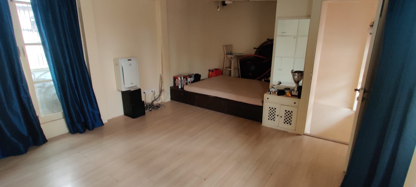 3 BHK Semi Furnished in Taher Mansion , Nepeansea Road