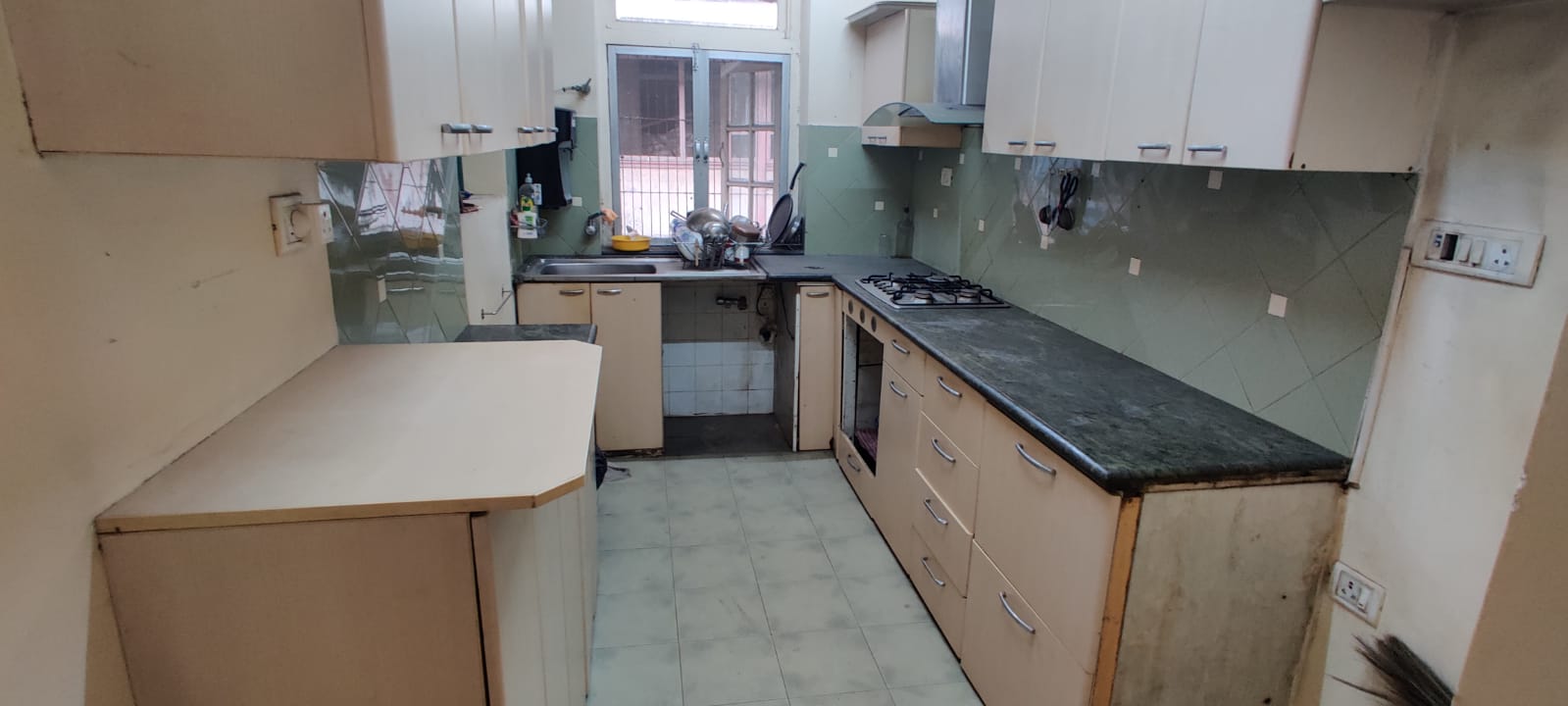 4 - Taher Mansion, Nepeansea Road