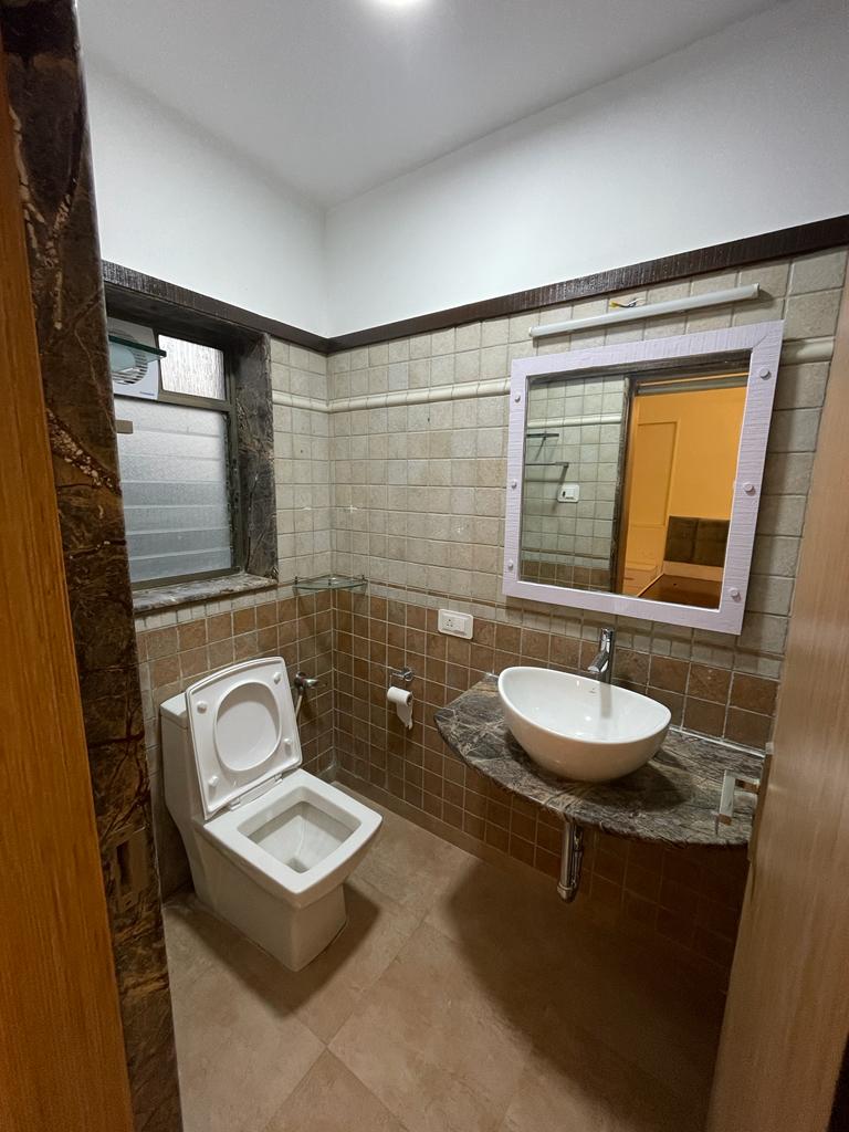 8 - Sagar Samrat, Juhu