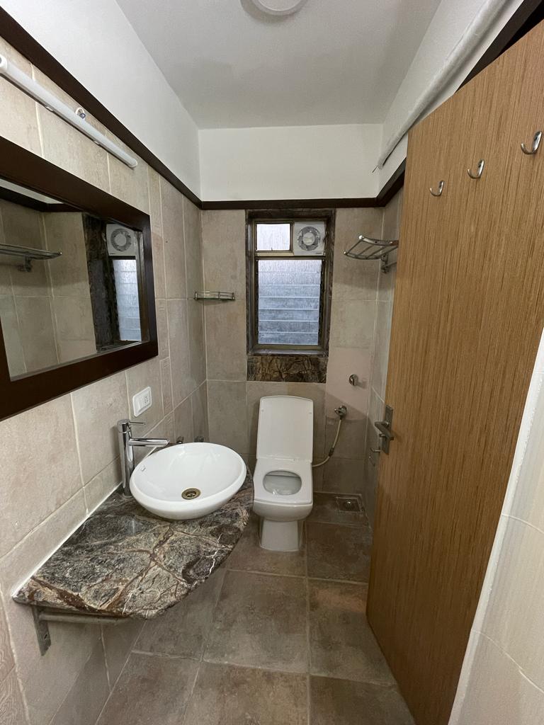 9 - Sagar Samrat, Juhu