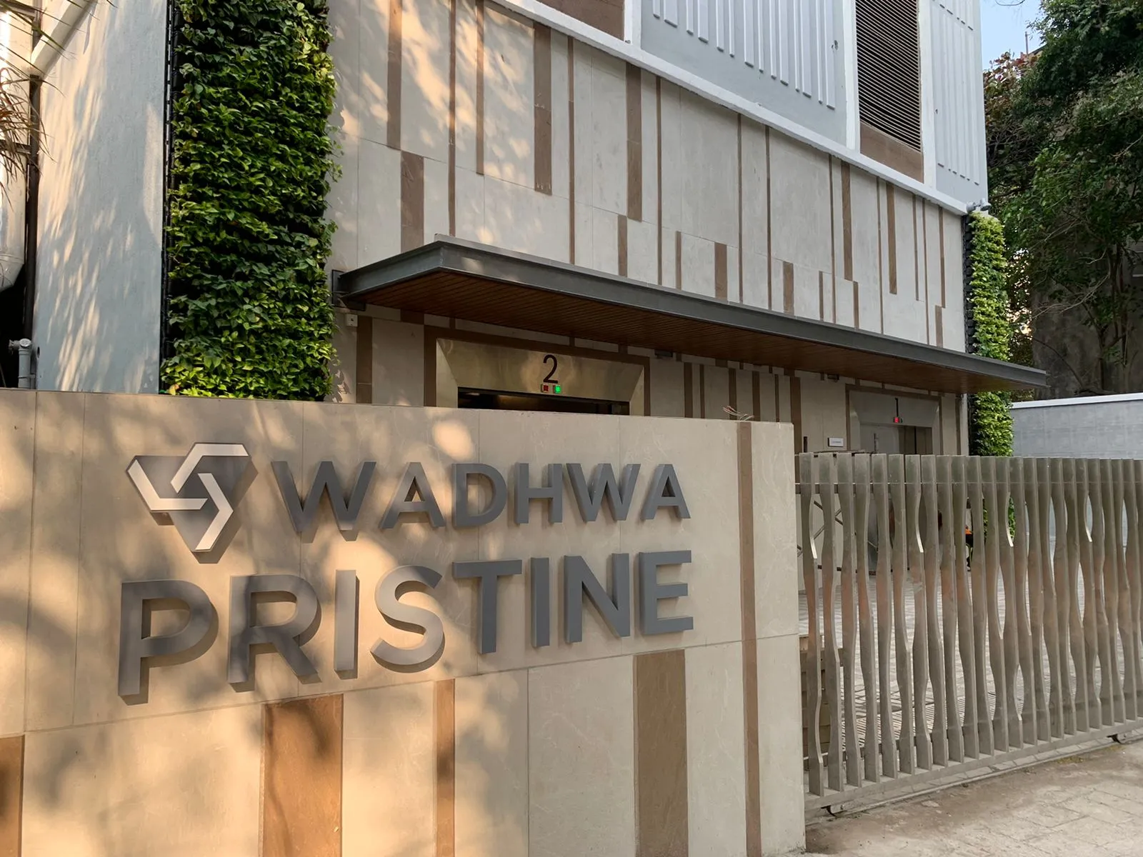 2 BHK Flats for Sale in Wadhwa Pristine, Matunga