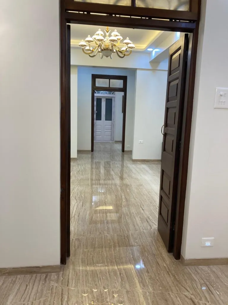 2 BHK Flats on Rent in Roxana Building, Churchgate