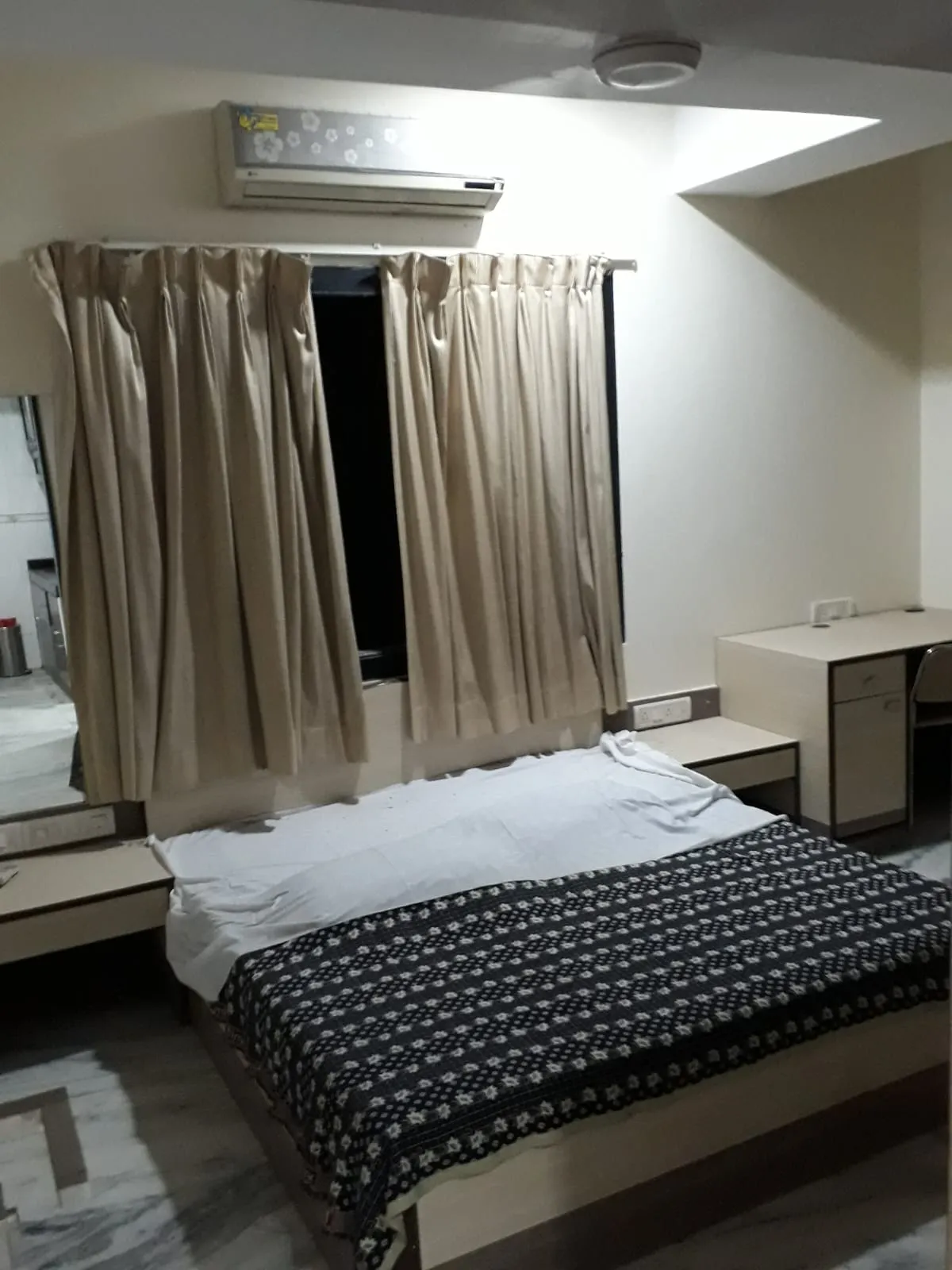 2 BHK Flats for Sale in Tulsi Mahal, Khar West