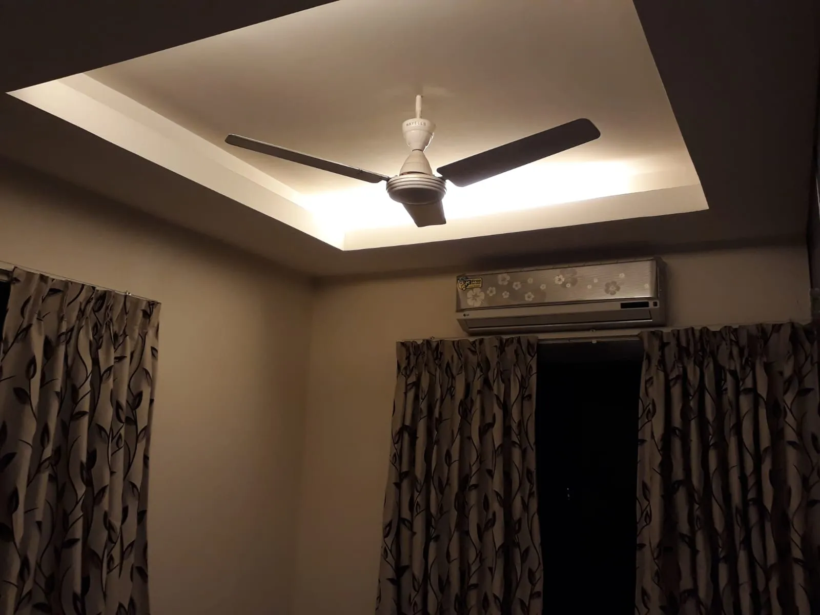 2 BHK Flats for Sale in Tulsi Mahal, Khar West