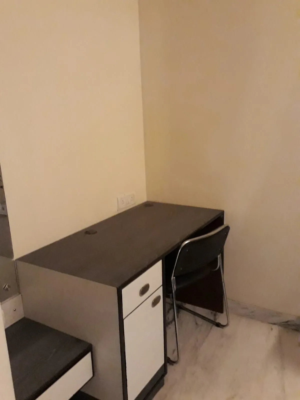 2 BHK Flats for Sale in Tulsi Mahal, Khar West