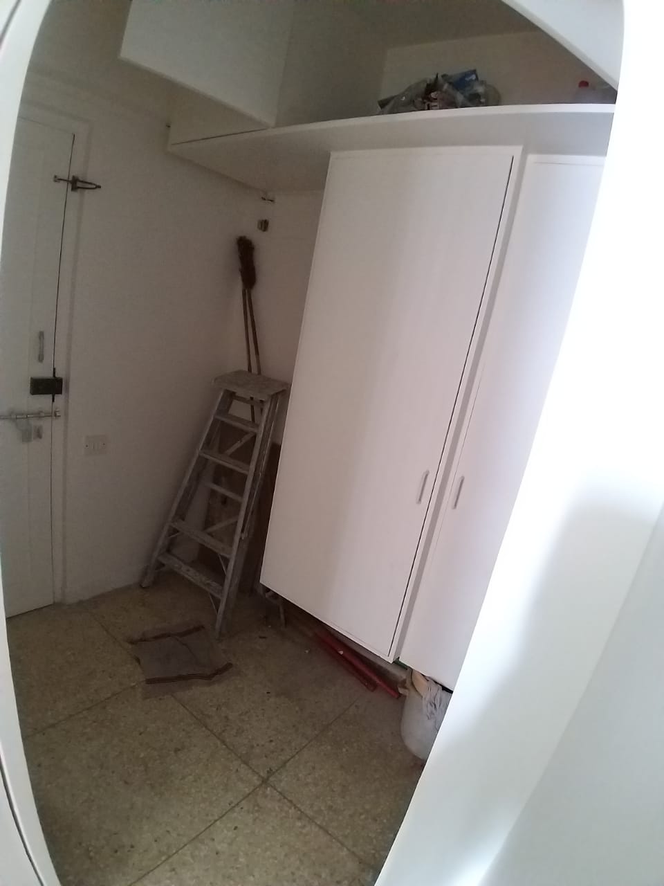 12 - Palm Spring, Cuffe Parade