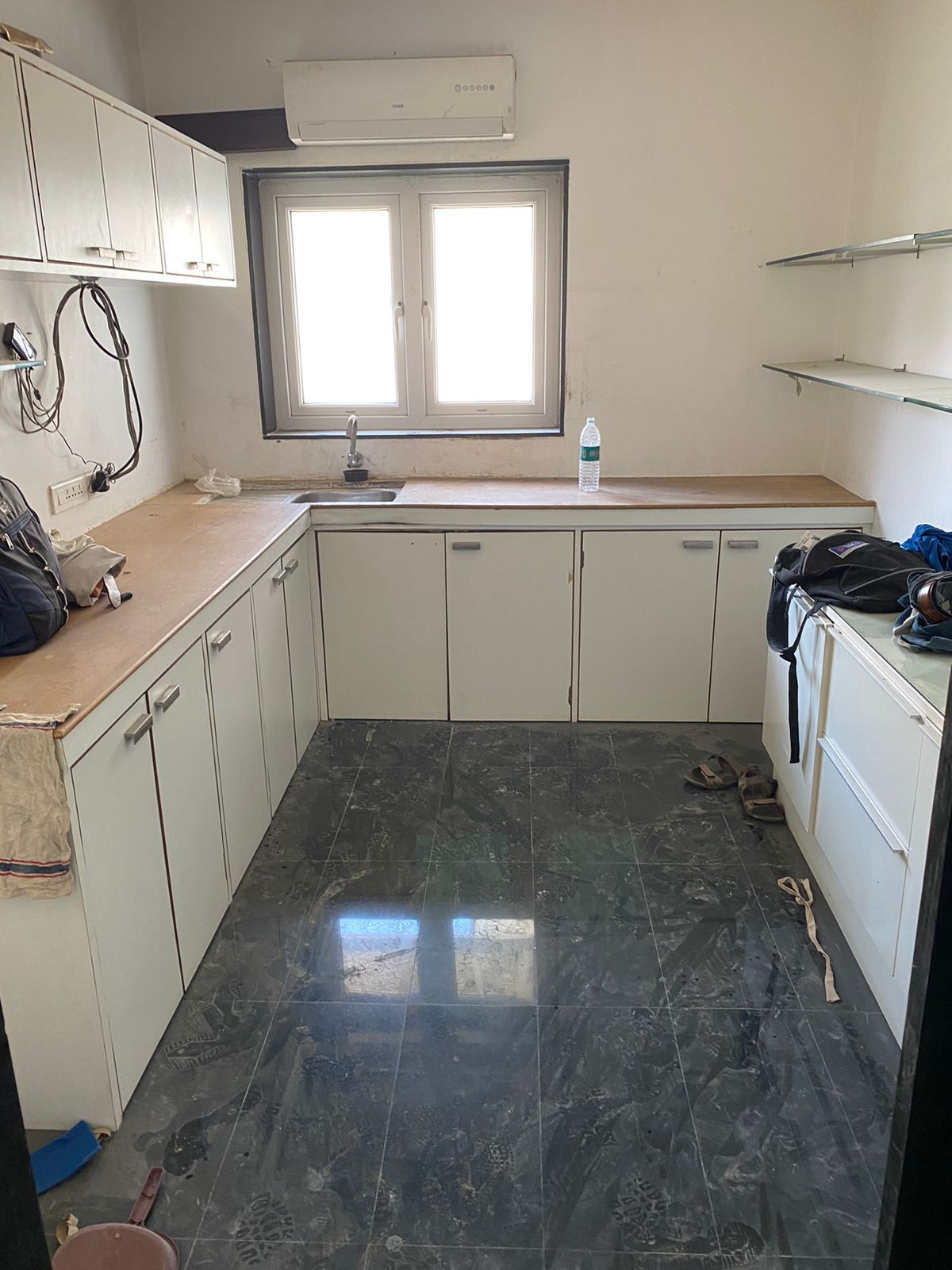 3 BHK Semi-Furnished in Marlow , Worli