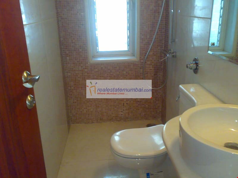 Bathroom 2 - 10 Central Avenue, Santacruz West