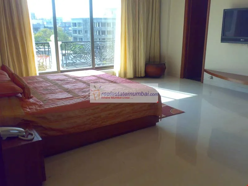 4 BHK Flats on Rent in 10 Central Avenue, Santacruz West