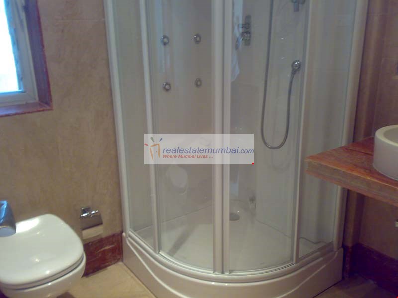 Master Bathroom - 10 Central Avenue, Santacruz West