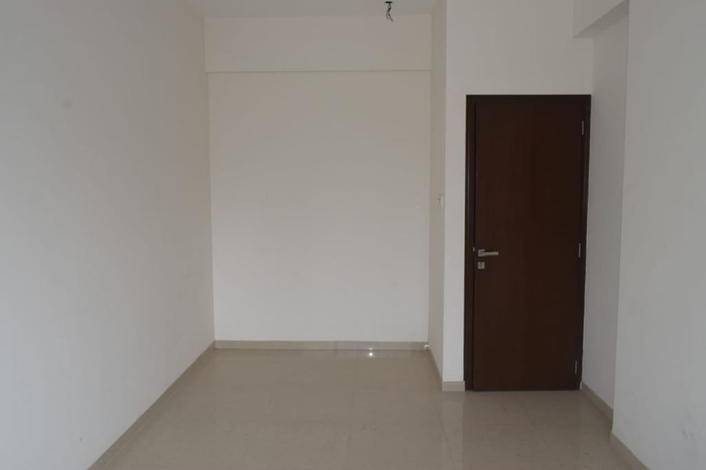 4 - Mittal Aristo, Parel