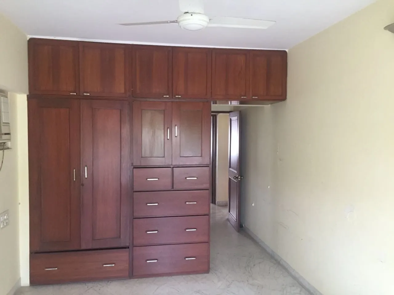 4 BHK Flats for Sale in unique classic, Malad West