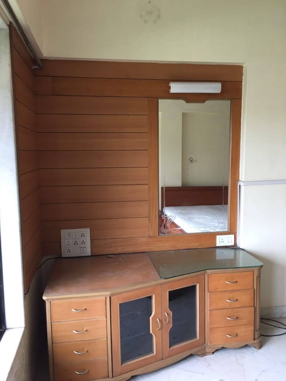 8 - Unique Classic, Malad West