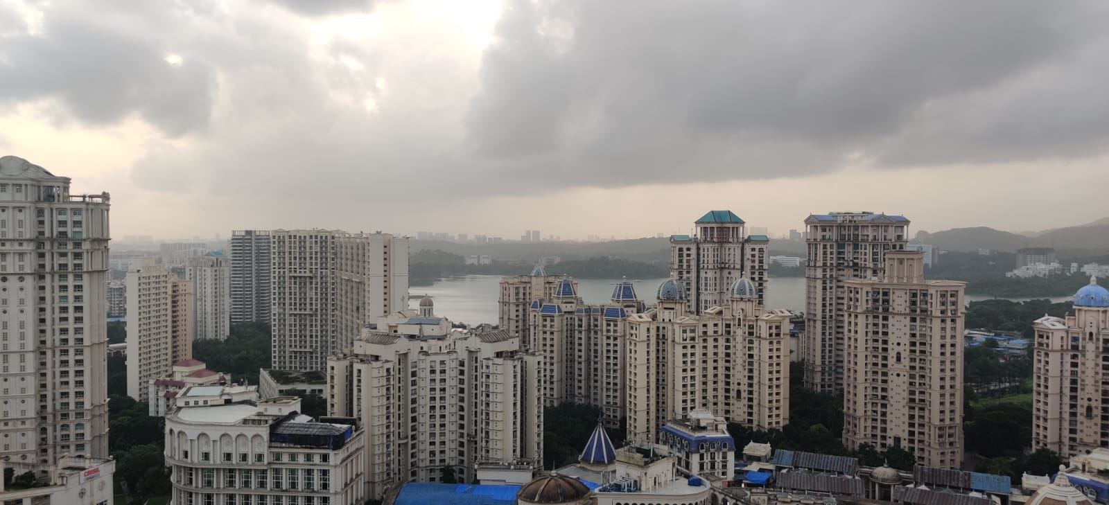 1 BHK Semi Furnished in Hiranandani Regent Hill , Powai