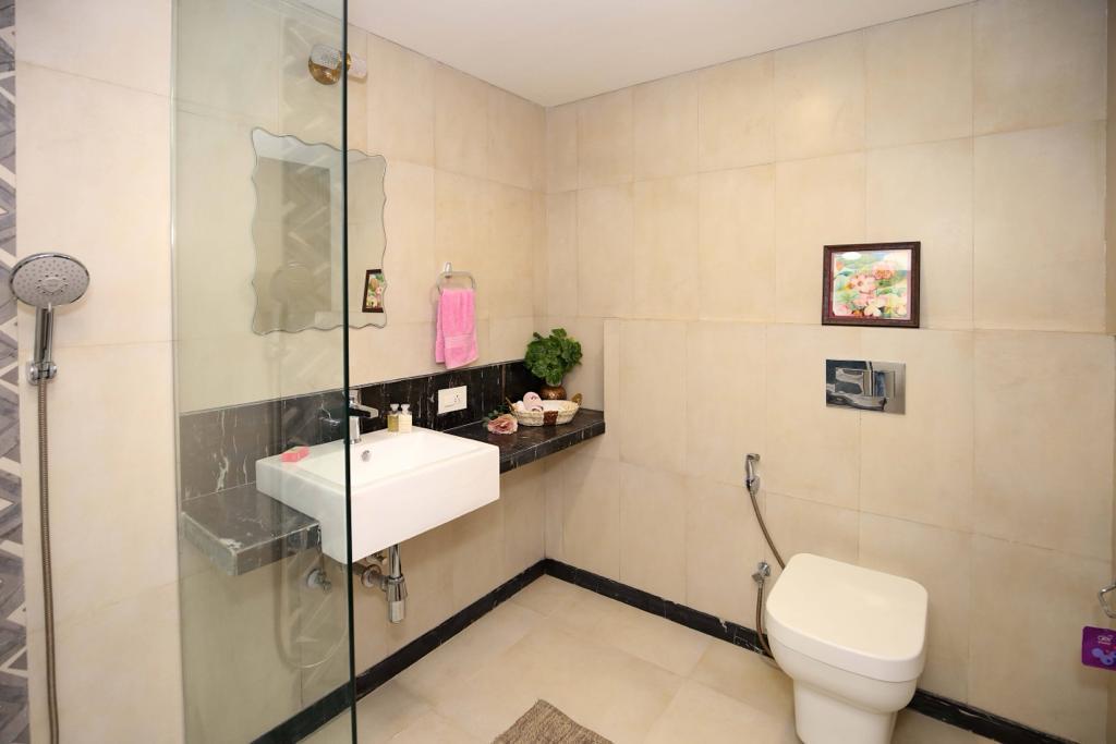 12 - Dheeraj Insignia, Santacruz East