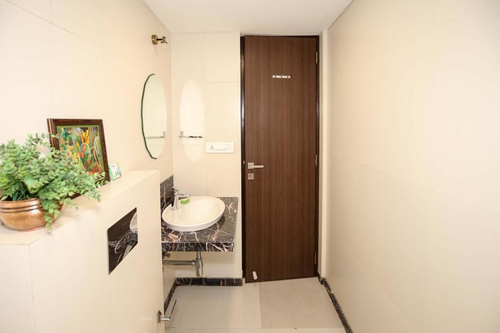 15 - Dheeraj Insignia, Santacruz East