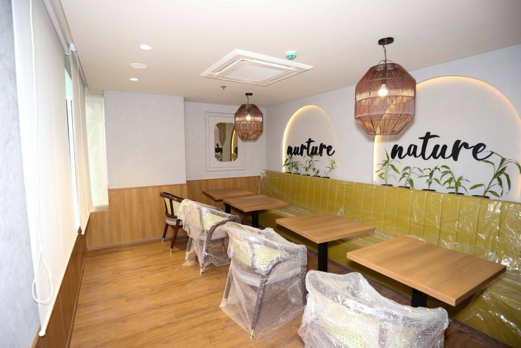 21 - Dheeraj Insignia, Santacruz East