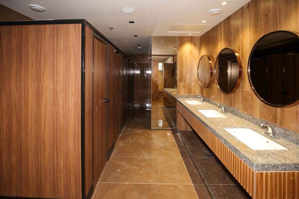 25 - Dheeraj Insignia, Santacruz East