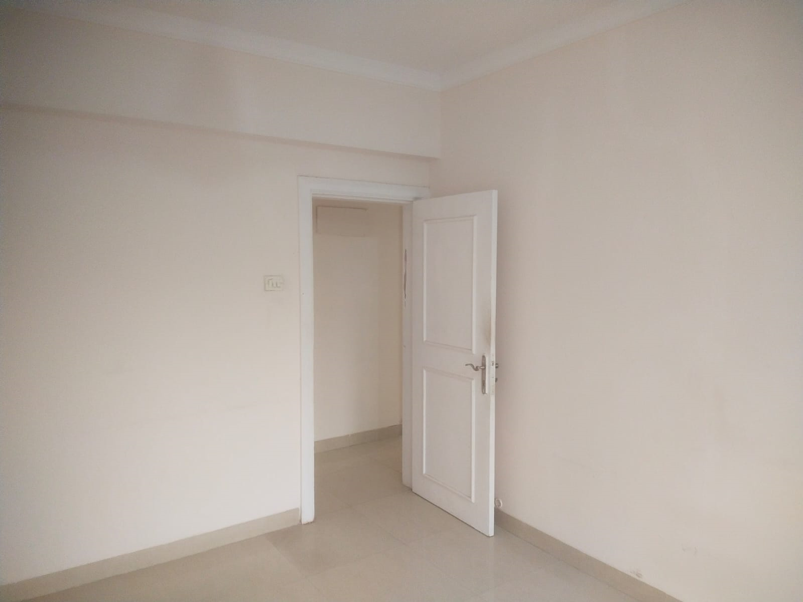 2 BHK Semi Furnished in Raheja Solitaire , Goregaon West