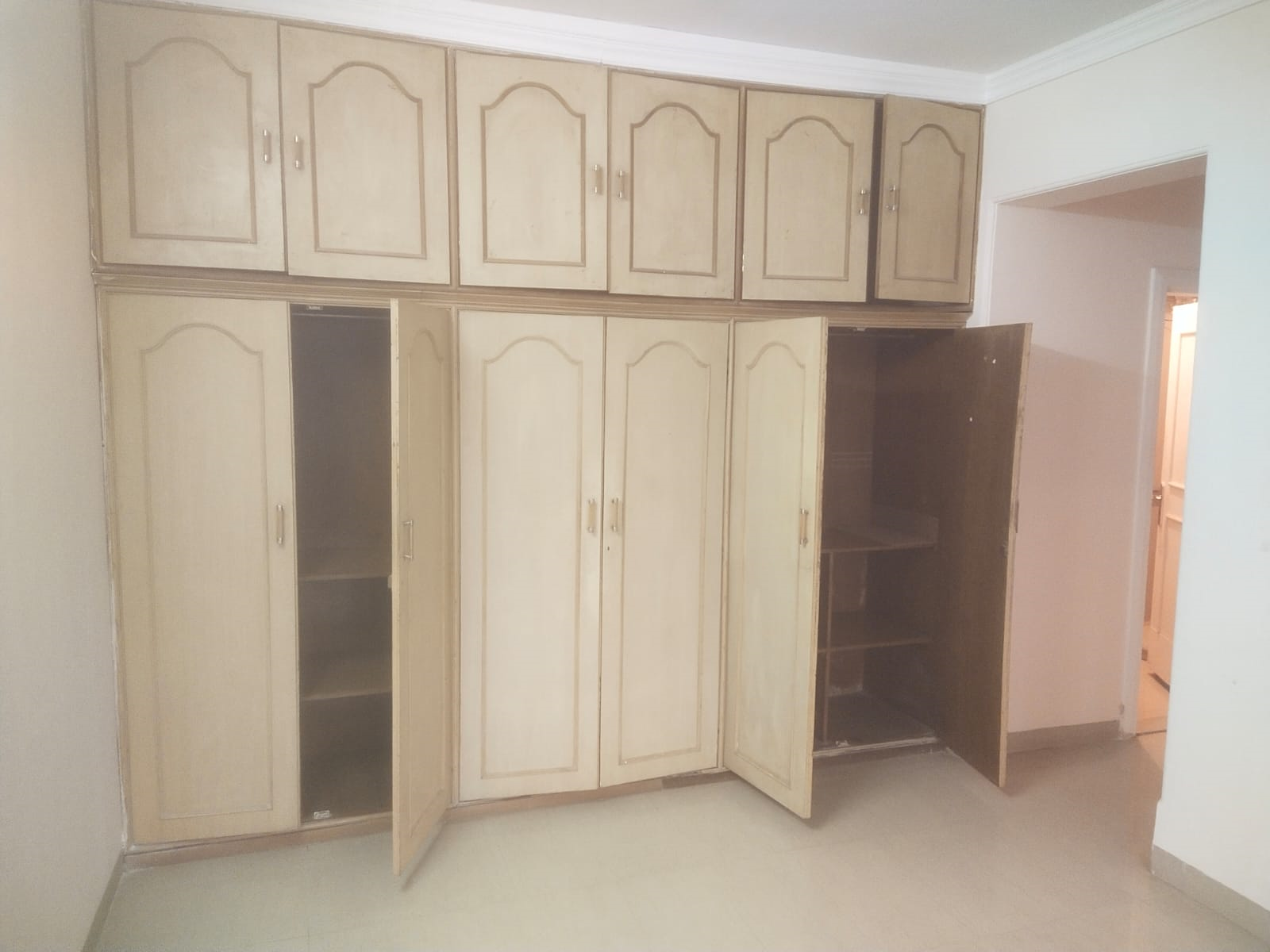 2 BHK Semi Furnished in Raheja Solitaire , Goregaon West