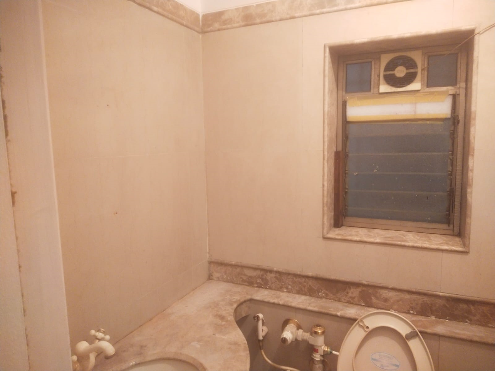 2 BHK Semi Furnished in Raheja Solitaire , Goregaon West