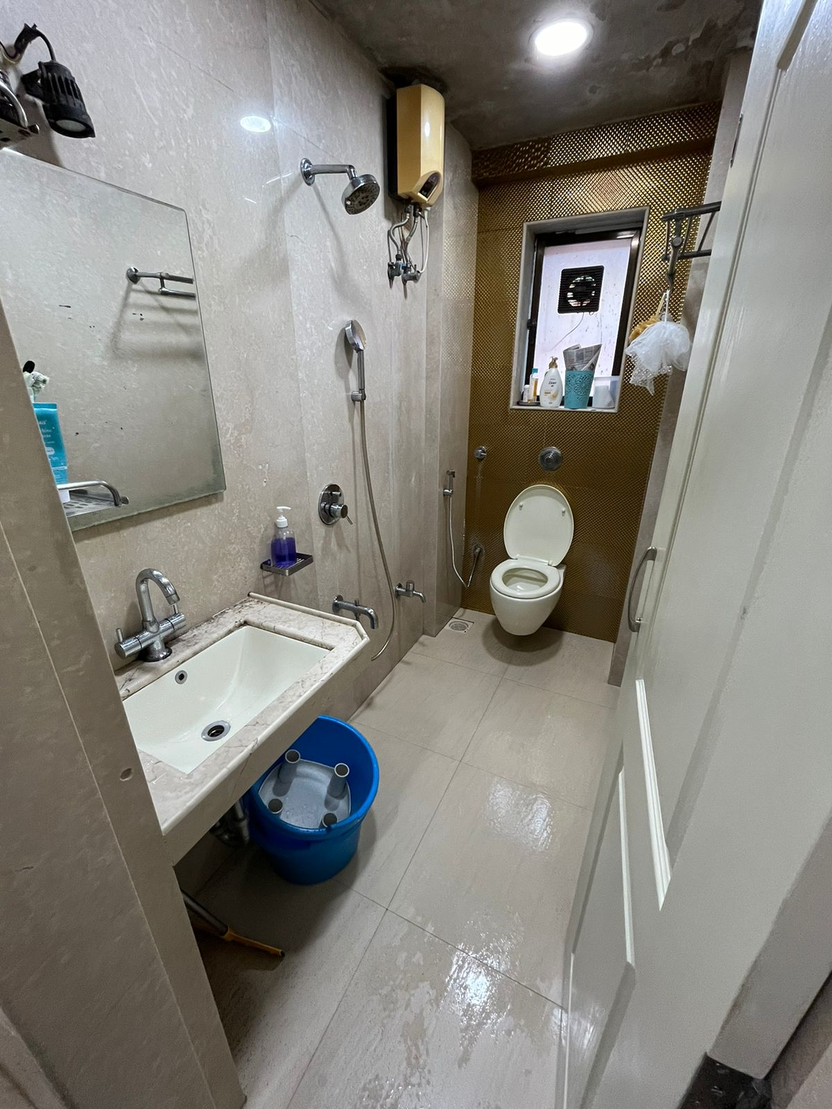 Bathrrom - Alj Residency, Bandra West