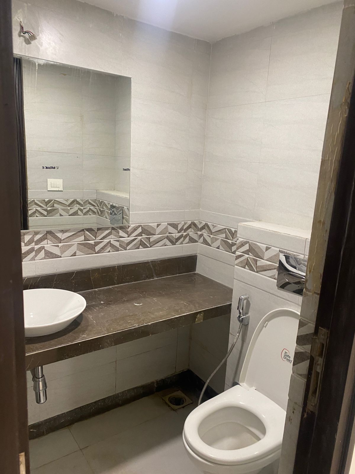 5 - Dheeraj Insignia, Santacruz East