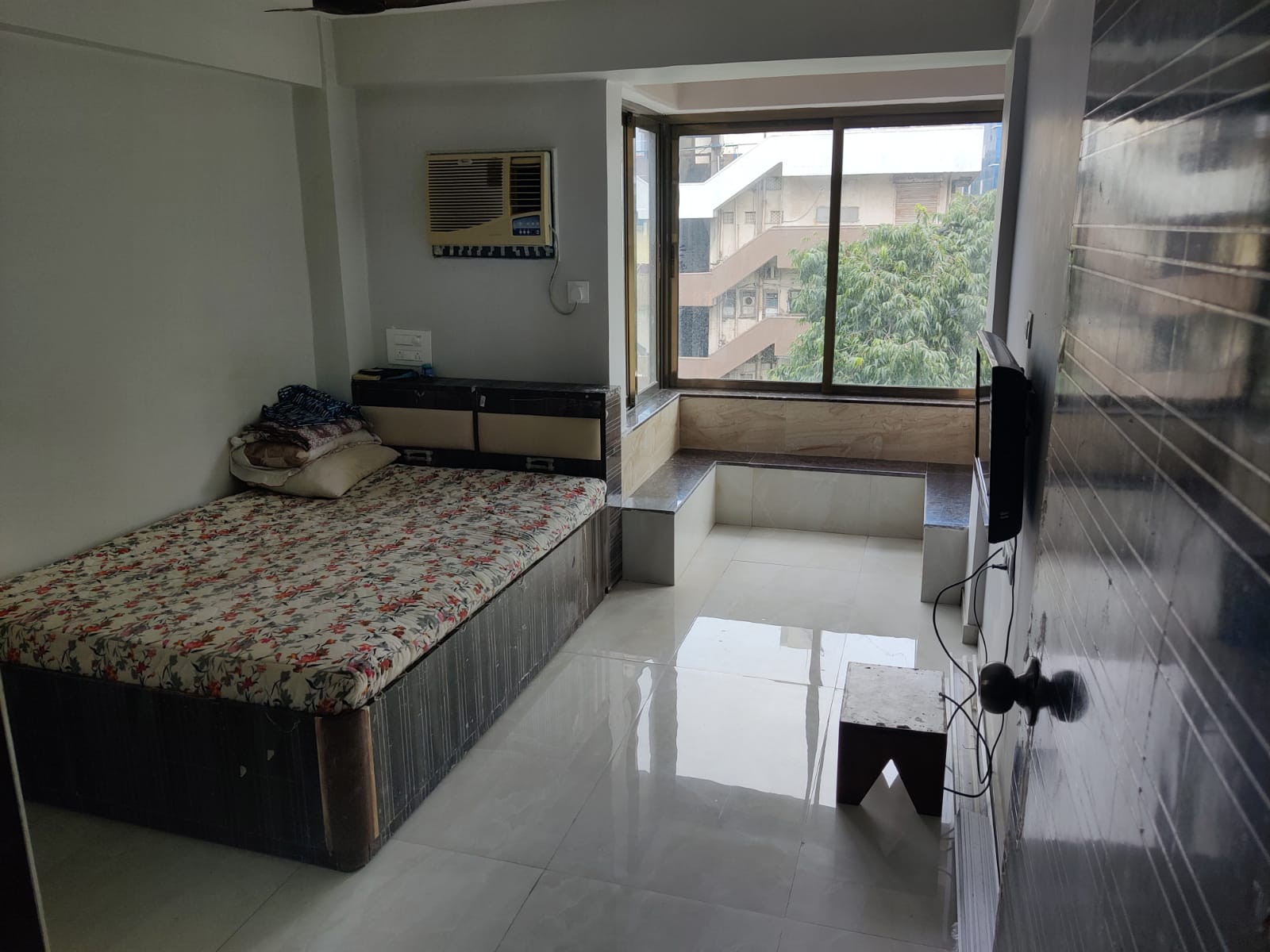 2 BHK Fully Furnished in Gold Coin , Tardeo