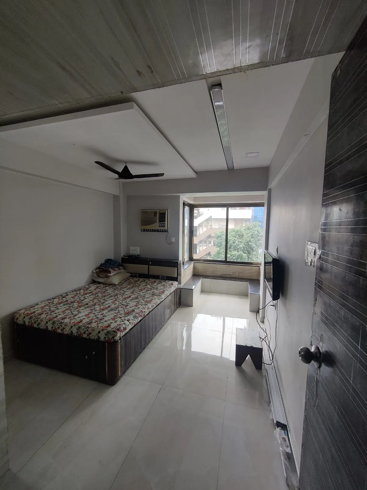 2 BHK Flats on Rent in Gold Coin, Tardeo