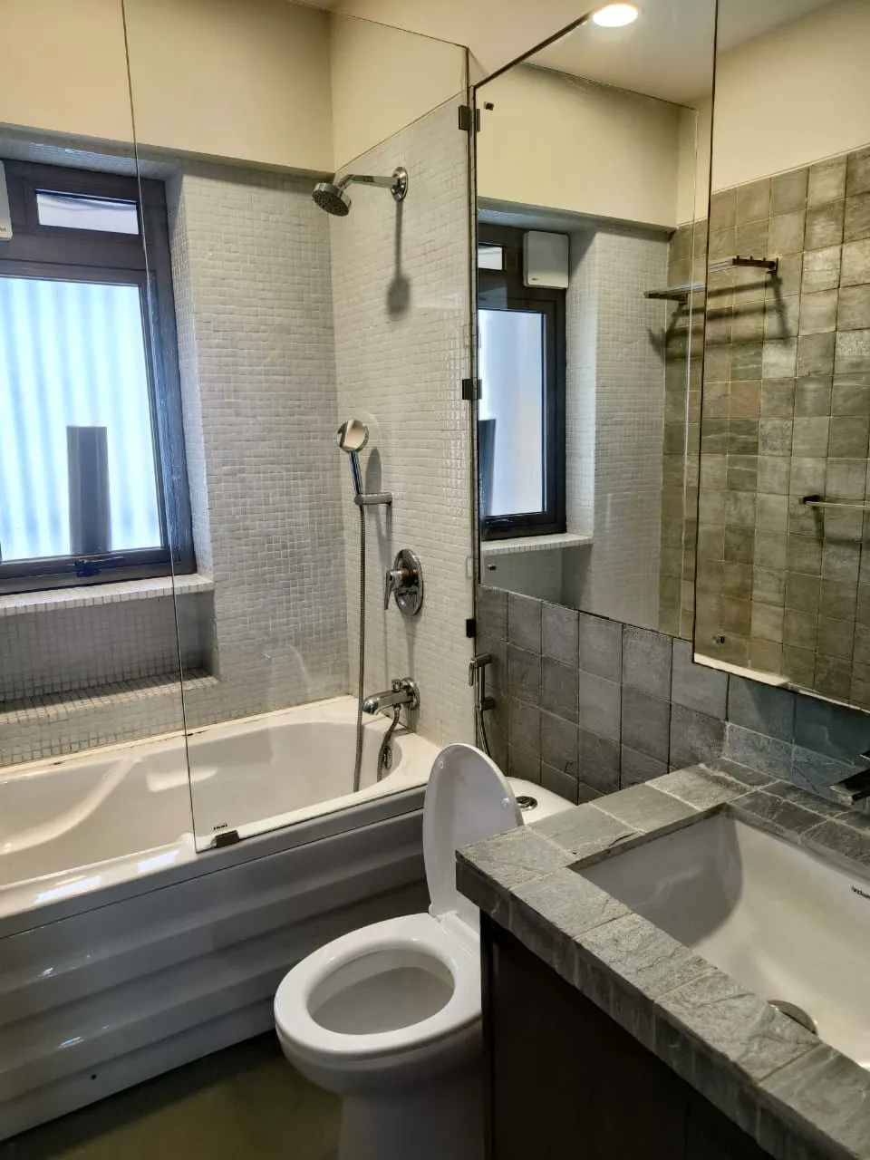 3 BHK Flats on Rent in Praneta, Juhu