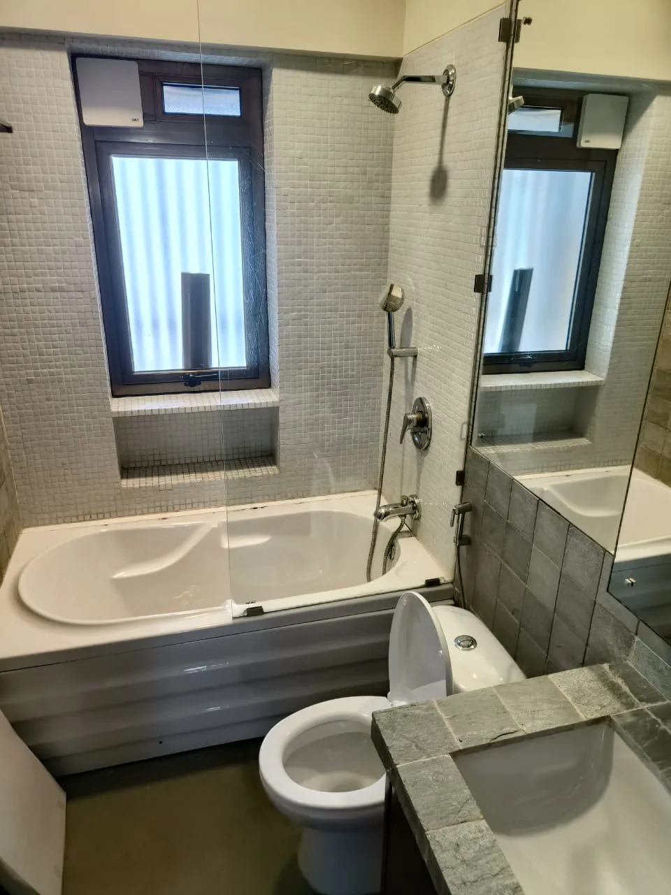 3 BHK Flats on Rent in Praneta, Juhu