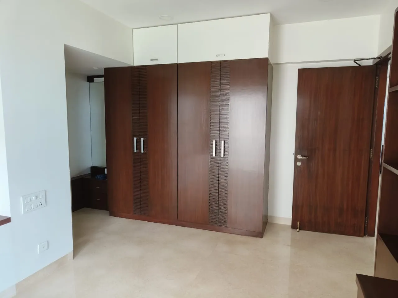 3 BHK Flats on Rent in Praneta, Juhu