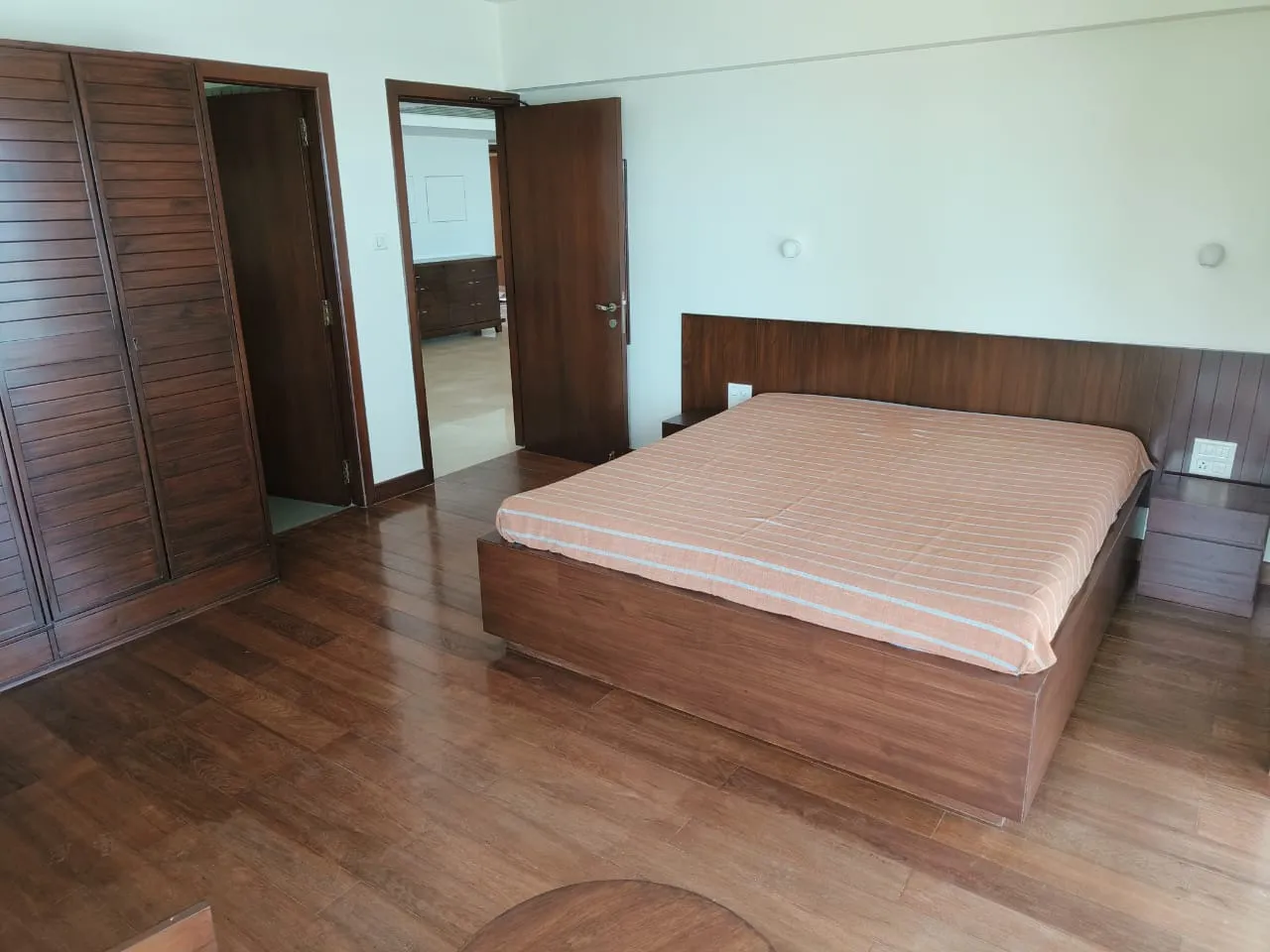3 BHK Flats on Rent in Praneta, Juhu