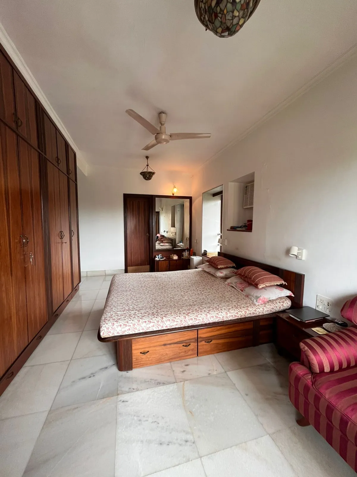3 BHK Flats for Sale in Rashmi Building, Bandra West