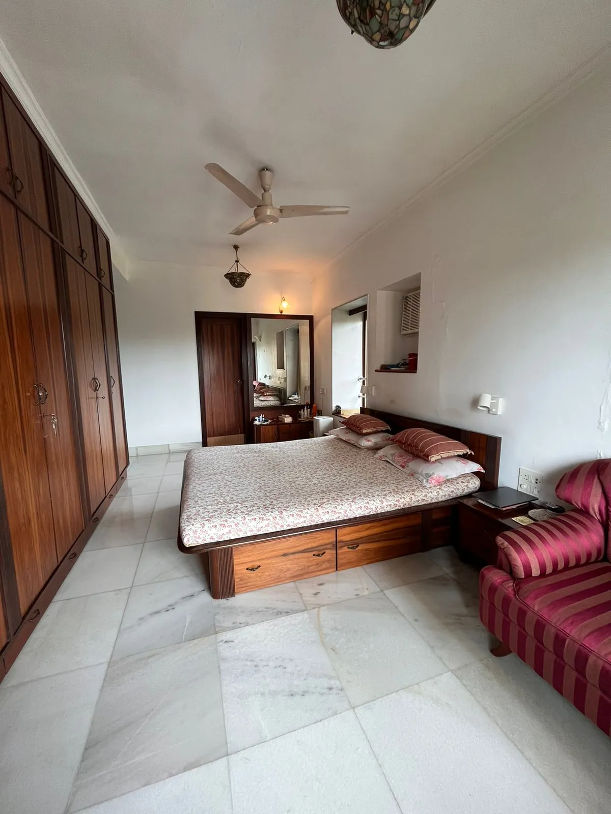 3 BHK Flats for Sale in Rashmi Building, Bandra West